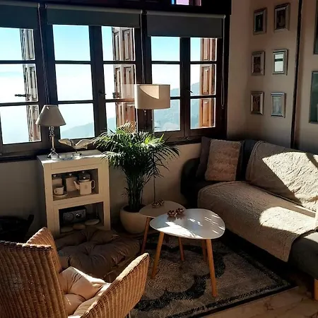Kalidepi View House